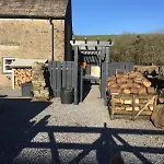 Gatecroft Barn & - Pet Friendly With Hot Tub
